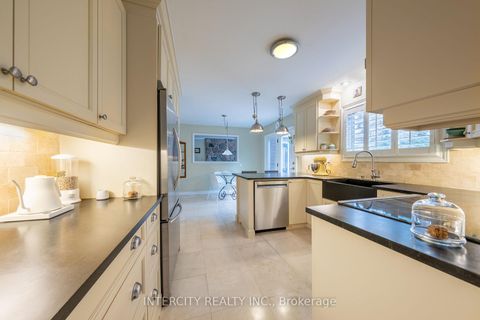 Photo 7 at 131 Torran Road, Islington Woods, Vaughan