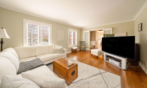 Photo 13 at 131 Torran Road, Islington Woods, Vaughan