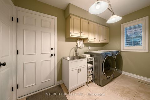 Photo 14 at 131 Torran Road, Islington Woods, Vaughan