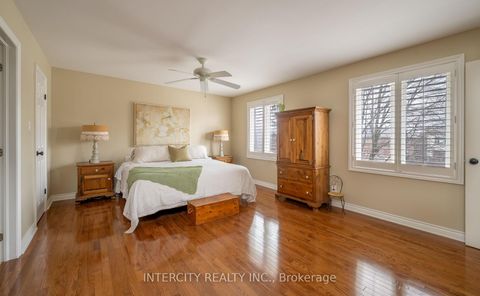 Photo 15 at 131 Torran Road, Islington Woods, Vaughan