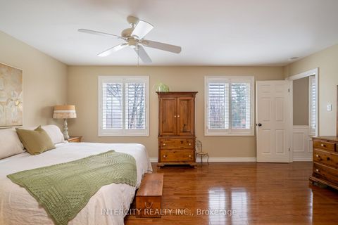 Photo 16 at 131 Torran Road, Islington Woods, Vaughan