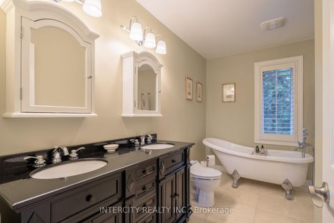 Photo 17 at 131 Torran Road, Islington Woods, Vaughan