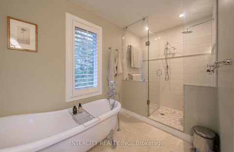 Photo 18 at 131 Torran Road, Islington Woods, Vaughan