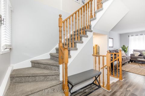 Photo 5 at 154 PICKETT Crescent, Painswick North, Barrie