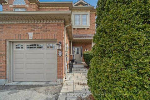 Photo 4 at 30 Jordanray Boulevard, Summerhill Estates, Newmarket