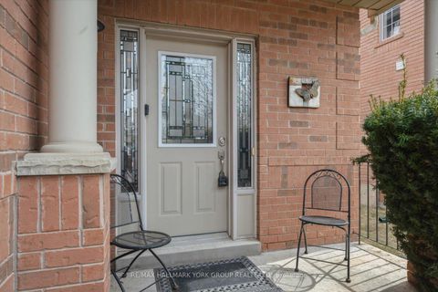 Photo 5 at 30 Jordanray Boulevard, Summerhill Estates, Newmarket