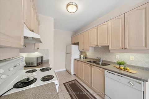 Photo 17 at 30 Jordanray Boulevard, Summerhill Estates, Newmarket