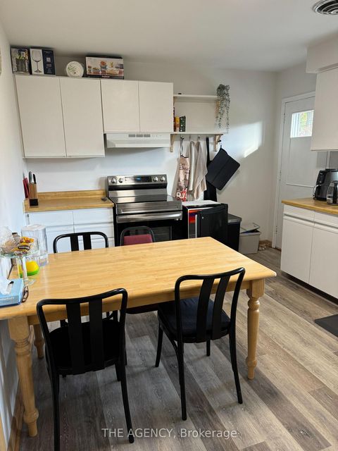 Photo 4 at 64 Farningham Crescent, Rosethorn, Toronto