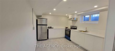 Photo 7 at 64 Farningham Crescent, Rosethorn, Toronto