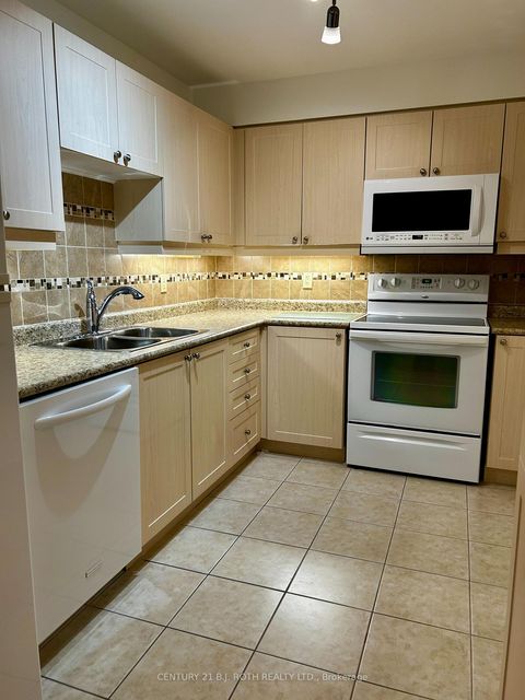 Photo 7 at 203 - 500 Mapleview Drive W, Holly, Barrie