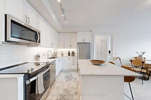 Photo 11 at 706 - 20 Gatineau Drive, Beverley Glen, Vaughan