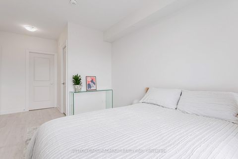 Photo 15 at 706 - 20 Gatineau Drive, Beverley Glen, Vaughan