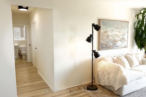 Photo 7 at 303 - 60 Gulliver Road, Amesbury, Toronto