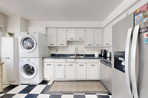 Photo 5 at 25 Candy Court Way, Newtonbrook West, Toronto