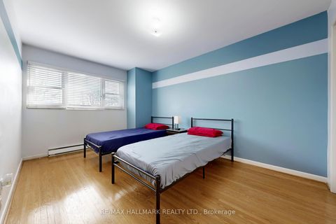 Photo 9 at 25 Candy Court Way, Newtonbrook West, Toronto