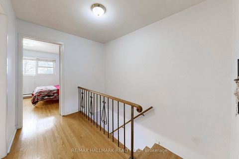 Photo 10 at 25 Candy Court Way, Newtonbrook West, Toronto