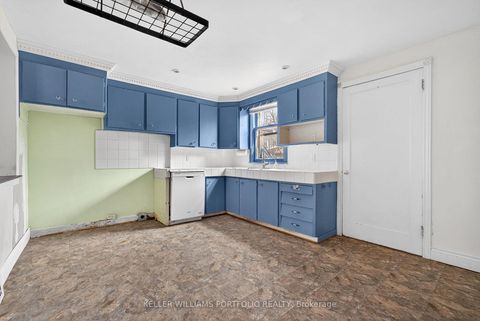 Photo 10 at 31 Mcroberts Avenue, Davenport, Toronto