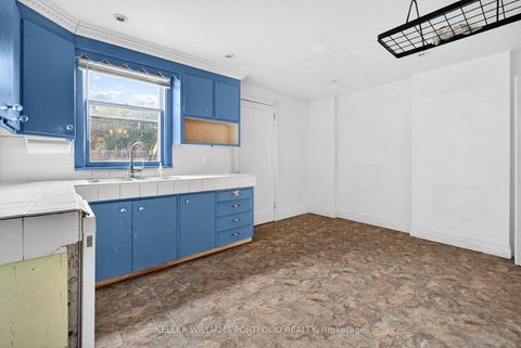 Photo 11 at 31 Mcroberts Avenue, Davenport, Toronto