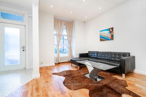 Photo 2 at 178 Manning Avenue, Bellwoods, Toronto