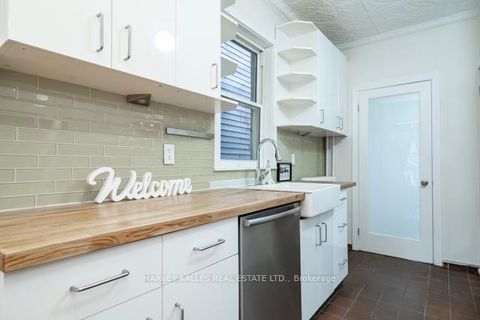 Photo 7 at 178 Manning Avenue, Bellwoods, Toronto