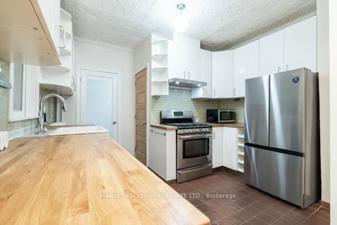 Photo 8 at 178 Manning Avenue, Bellwoods, Toronto