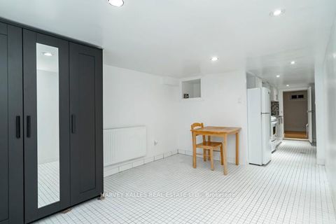 Photo 35 at 178 Manning Avenue, Bellwoods, Toronto