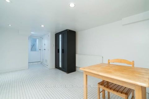 Photo 41 at 178 Manning Avenue, Bellwoods, Toronto