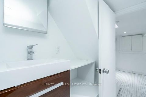 Photo 43 at 178 Manning Avenue, Bellwoods, Toronto