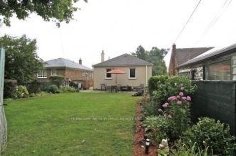Photo 2 at 38 Ainsdale Road, Maryvale, Toronto