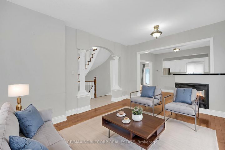 Photo 5 at 92 Water Garden Lane, Sonoma Heights, Vaughan