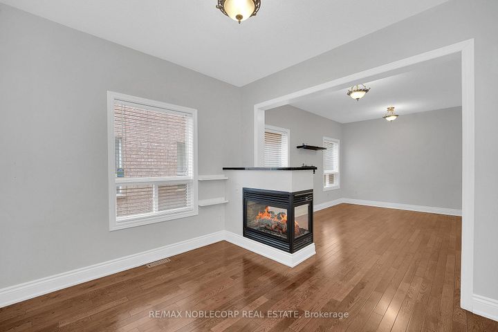 Photo 6 at 92 Water Garden Lane, Sonoma Heights, Vaughan