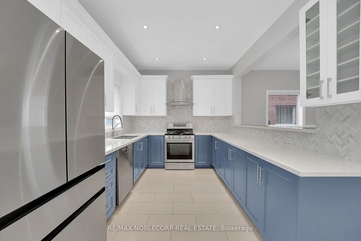 Photo 13 at 92 Water Garden Lane, Sonoma Heights, Vaughan