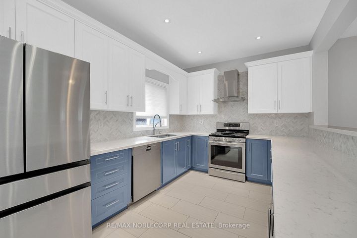 Photo 14 at 92 Water Garden Lane, Sonoma Heights, Vaughan