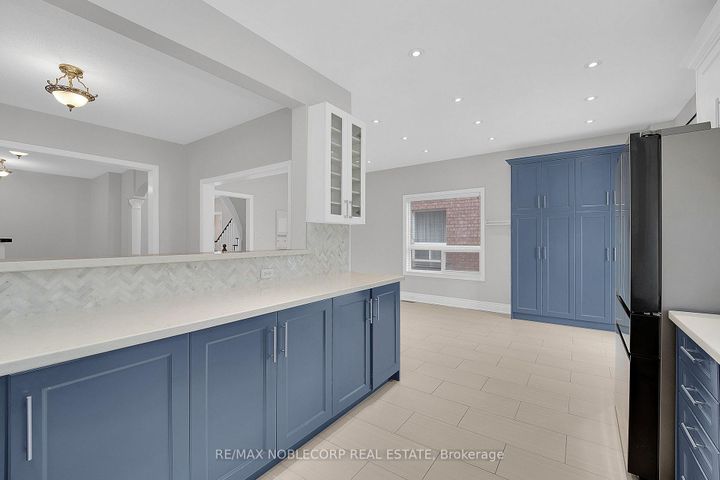 Photo 15 at 92 Water Garden Lane, Sonoma Heights, Vaughan