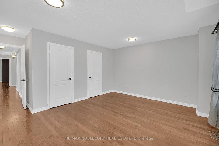 Photo 20 at 92 Water Garden Lane, Sonoma Heights, Vaughan