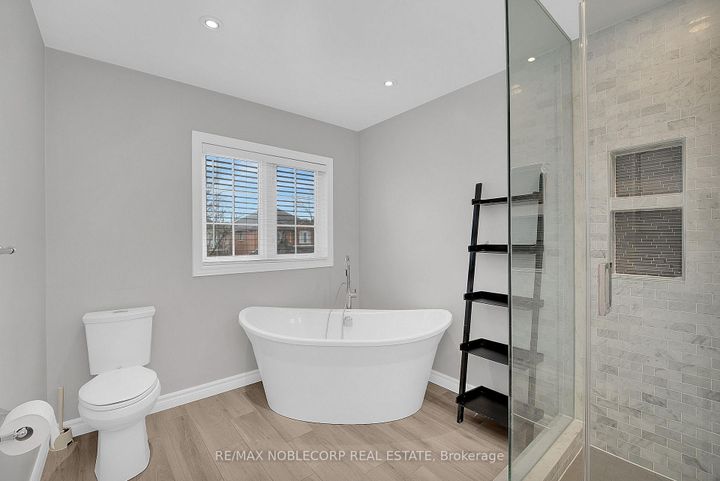 Photo 23 at 92 Water Garden Lane, Sonoma Heights, Vaughan