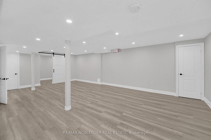 Photo 35 at 92 Water Garden Lane, Sonoma Heights, Vaughan