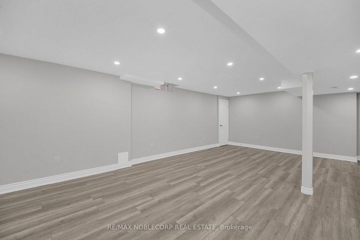 Photo 36 at 92 Water Garden Lane, Sonoma Heights, Vaughan