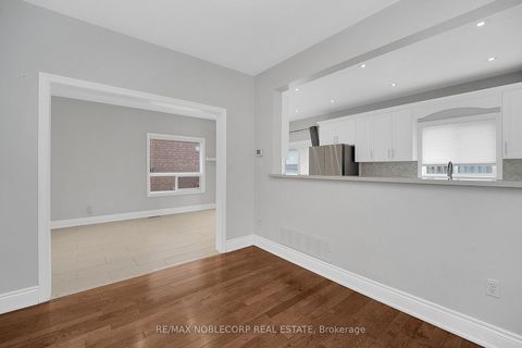 Photo 8 at 92 Water Garden Lane, Sonoma Heights, Vaughan