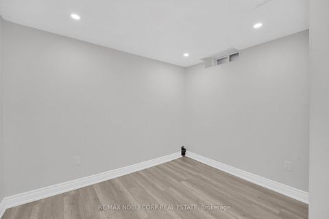 Photo 37 at 92 Water Garden Lane, Sonoma Heights, Vaughan