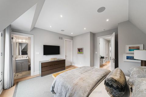 Photo 37 at 130 B Farnham Avenue, St. Clair, Toronto