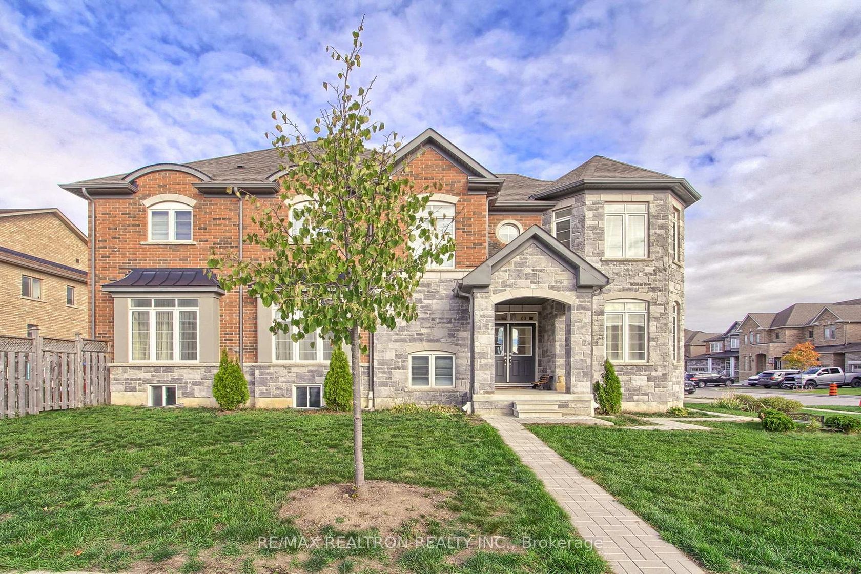 2236 Lozenby Street, Alcona, Innisfil photo number 2