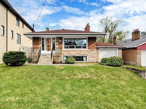 Photo 1 at 53 Wedgewood Drive, Newtonbrook East, Toronto