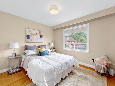 Photo 12 at 53 Wedgewood Drive, Newtonbrook East, Toronto