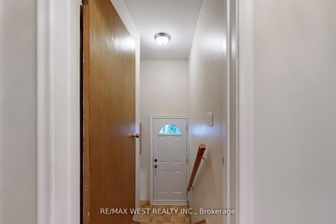 Photo 14 at 53 Wedgewood Drive, Newtonbrook East, Toronto