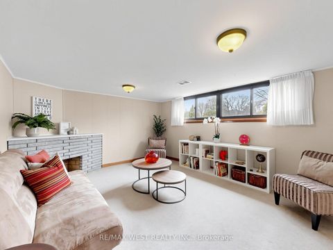 Photo 16 at 53 Wedgewood Drive, Newtonbrook East, Toronto