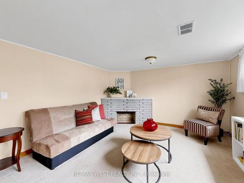 Photo 17 at 53 Wedgewood Drive, Newtonbrook East, Toronto