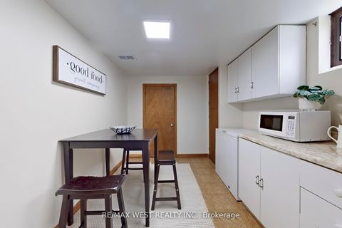 Photo 20 at 53 Wedgewood Drive, Newtonbrook East, Toronto