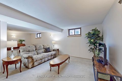 Photo 23 at 53 Wedgewood Drive, Newtonbrook East, Toronto