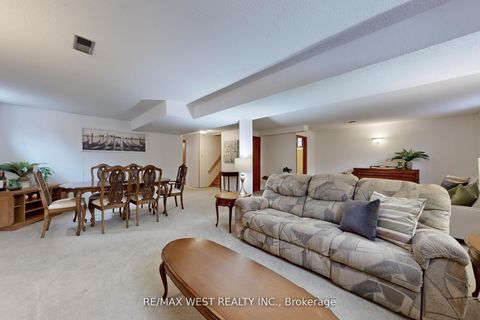 Photo 24 at 53 Wedgewood Drive, Newtonbrook East, Toronto